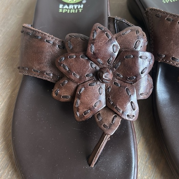 Earth Spirit Flip Flop Dark Brown Sandals with Flower Genuine Leather Size 6 - Picture 14 of 16